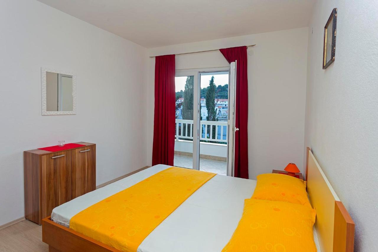 Apartments Dora Хвар Экстерьер фото